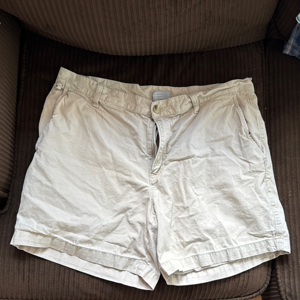 Columbia Cream Flat Front Shorts for Casual Elegance